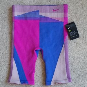 NWT- Nike Clash seamless 8" training shorts